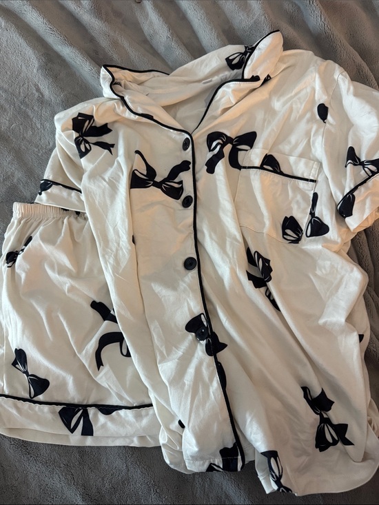 SHEIN Other - SHEIN White Bow-Print Pajama Set with Black Trim size small